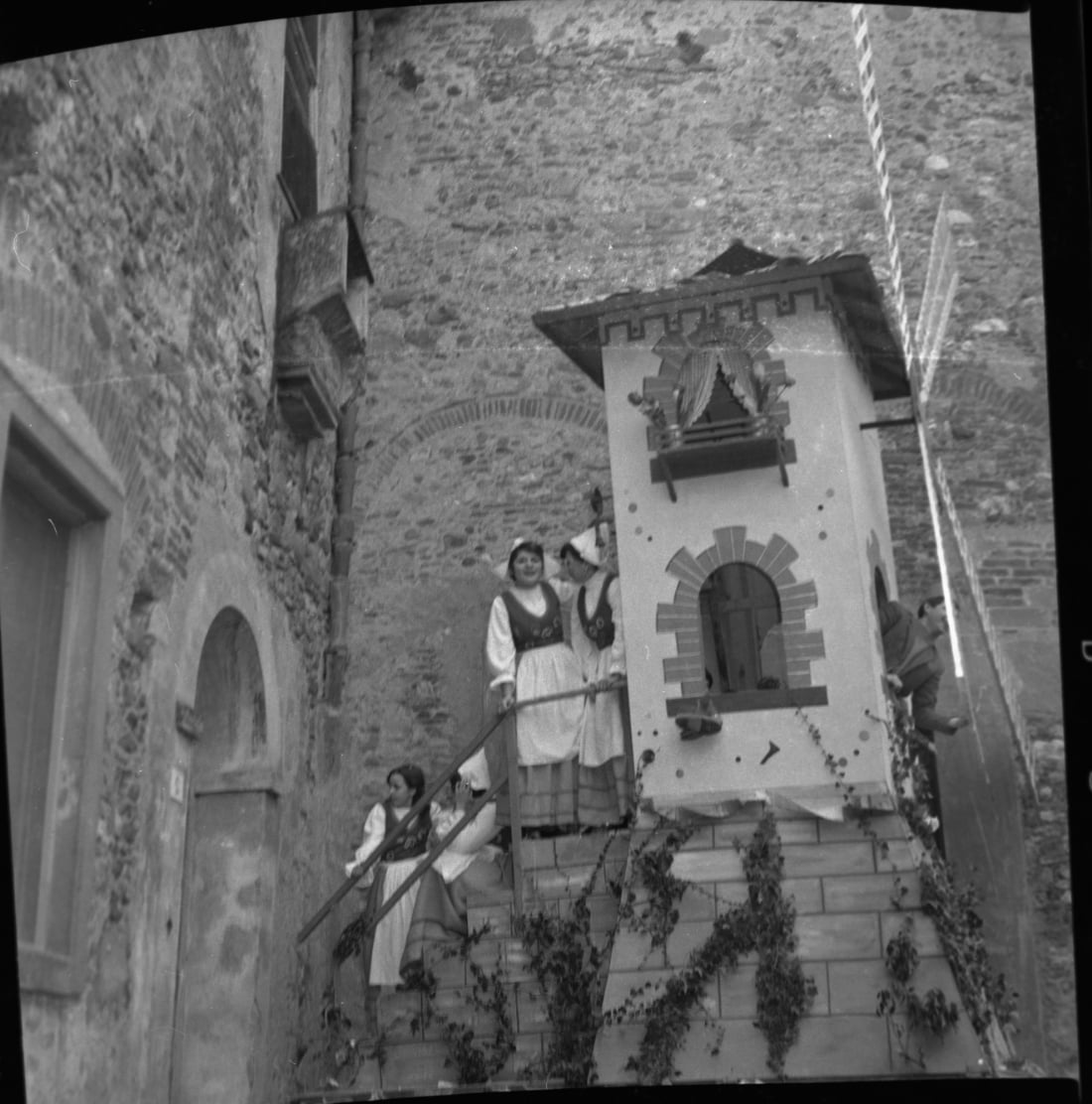 Carnevale di Anghiari: coriandoli e luci aspettando primavera 37 Carnevale di Anghiari: coriandoli e luci aspettando primavera - Attualità | TTV.it