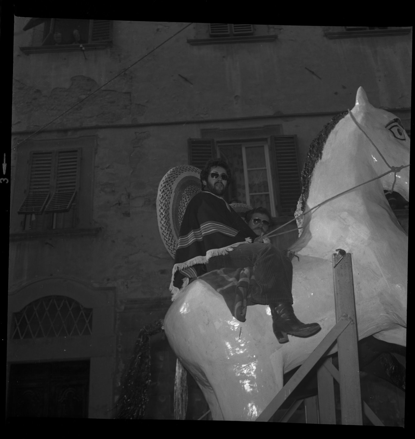 Carnevale di Anghiari: coriandoli e luci aspettando primavera 38 Carnevale di Anghiari: coriandoli e luci aspettando primavera - Attualità | TTV.it