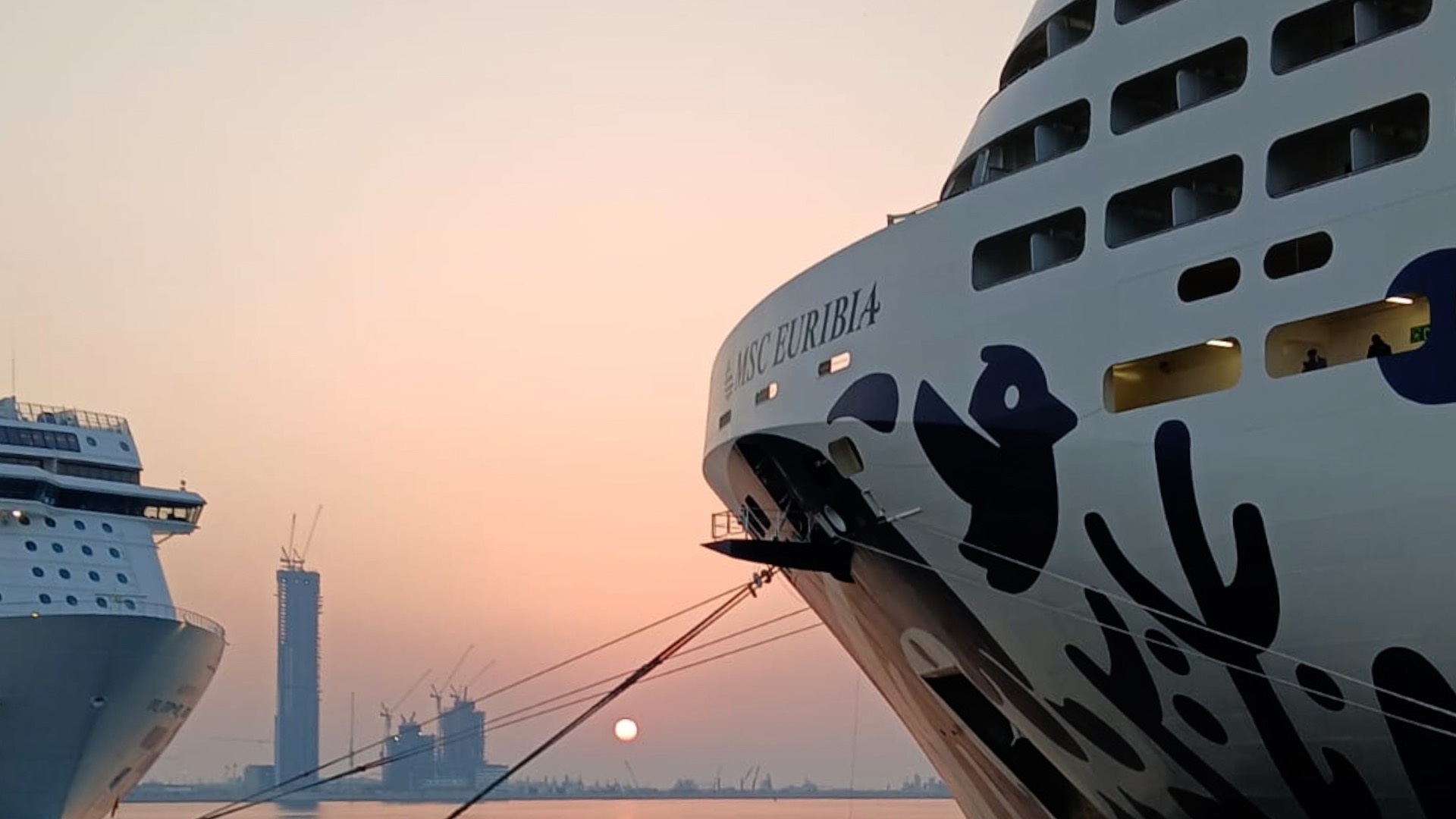 Valtiberini bloccati sulla MSC Euribia a Dubai: “Stiamo bene, ma non possiamo ripartire” 1 Valtiberini bloccati sulla MSC Euribia a Dubai: “Stiamo bene, ma non possiamo ripartire” - Attualità | TTV.it