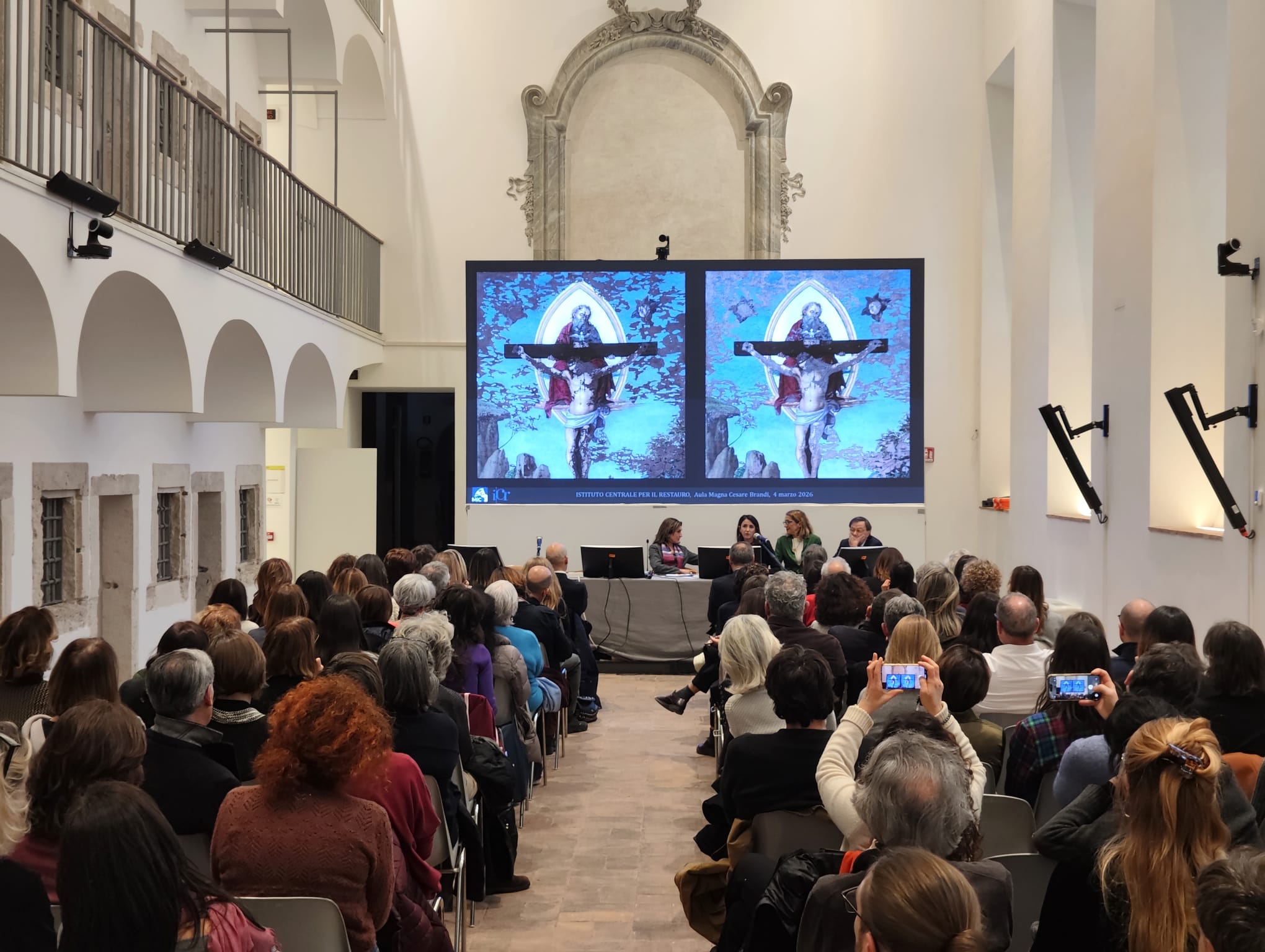 Raffaello, lo Stendardo della Trinità torna a parlare dopo il restauro 2 Raffaello, lo Stendardo della Trinità torna a parlare dopo il restauro - Cultura | TTV.it