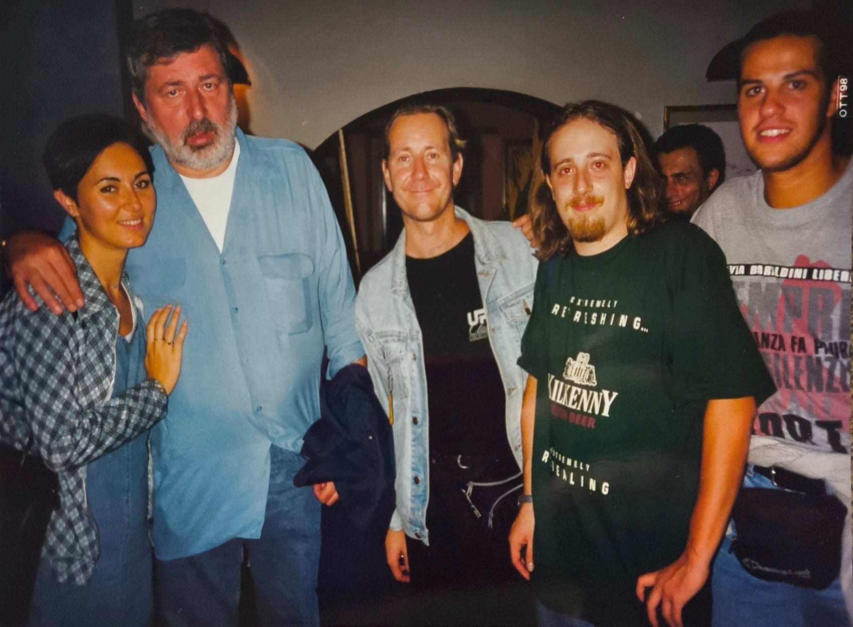 Guccini dopo il concerto di Sansepolcro con la moglie Raffaella, il batterista Lele Barbieri e Guido Guerrini, delegato dal sindaco a seguire l’evento