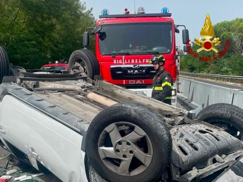 Auto si ribalta sulla E45 a Città di Castello, un morto e tre feriti - Cronaca | TTV.it