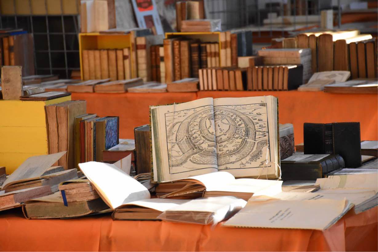 Un libro d’ore del 1510 e le grafiche di Burri: torna la Mostra del Libro Antico 1 Un libro d’ore del 1510 e le grafiche di Burri: torna la Mostra del Libro Antico - Cultura | TTV.it