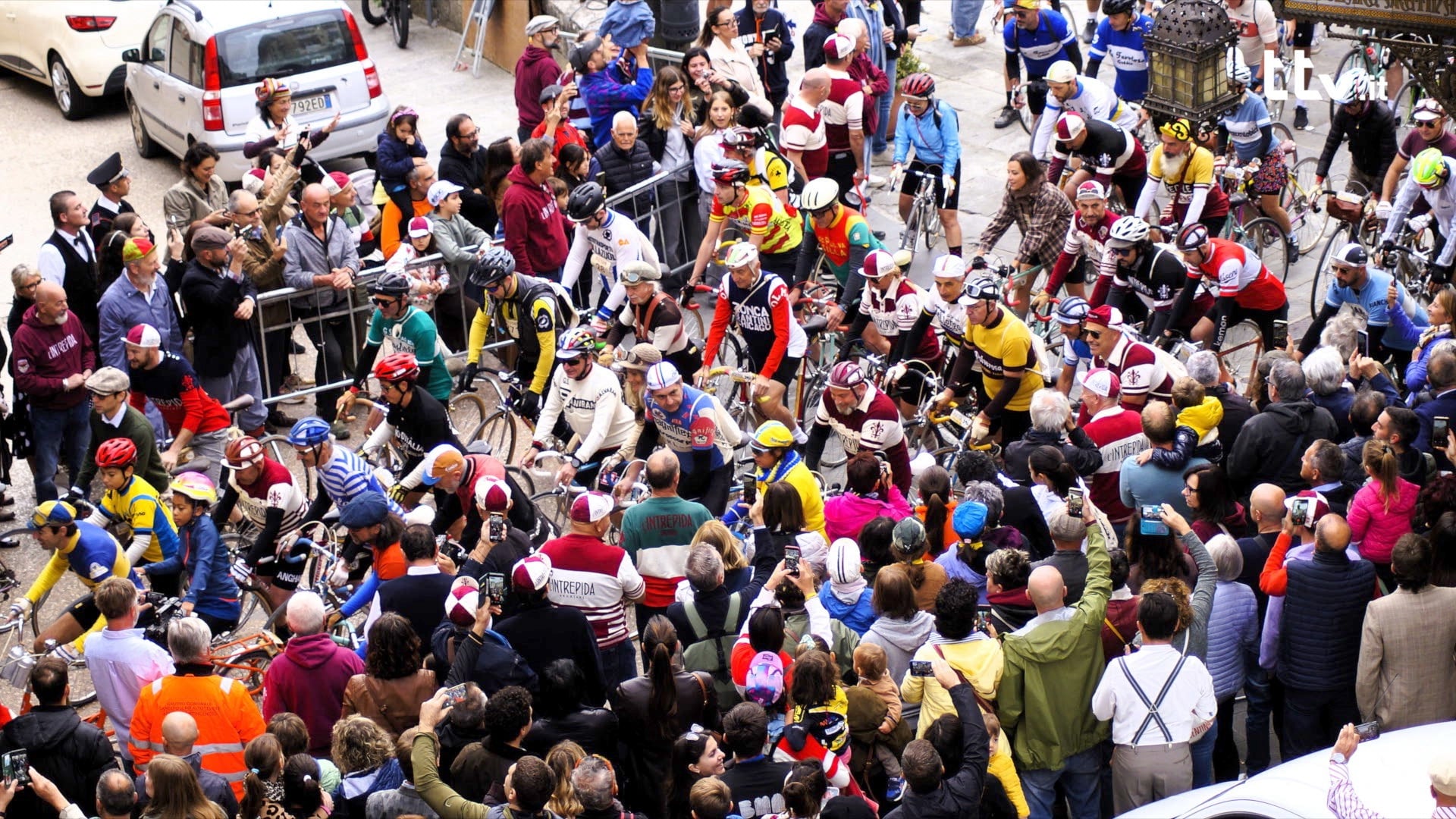 Pedalare indietro nel tempo: successo per “L’intrepida” 2026 10 Pedalare indietro nel tempo: successo per “L’intrepida” 2026 - Attualità, Sport | TTV.it