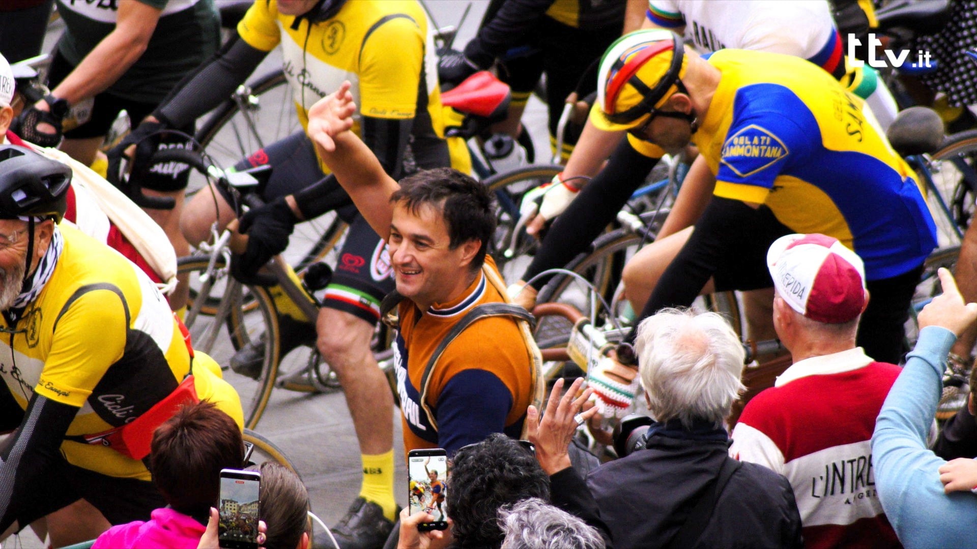 Pedalare indietro nel tempo: successo per “L’intrepida” 2026 5 Pedalare indietro nel tempo: successo per “L’intrepida” 2026 - Attualità, Sport | TTV.it