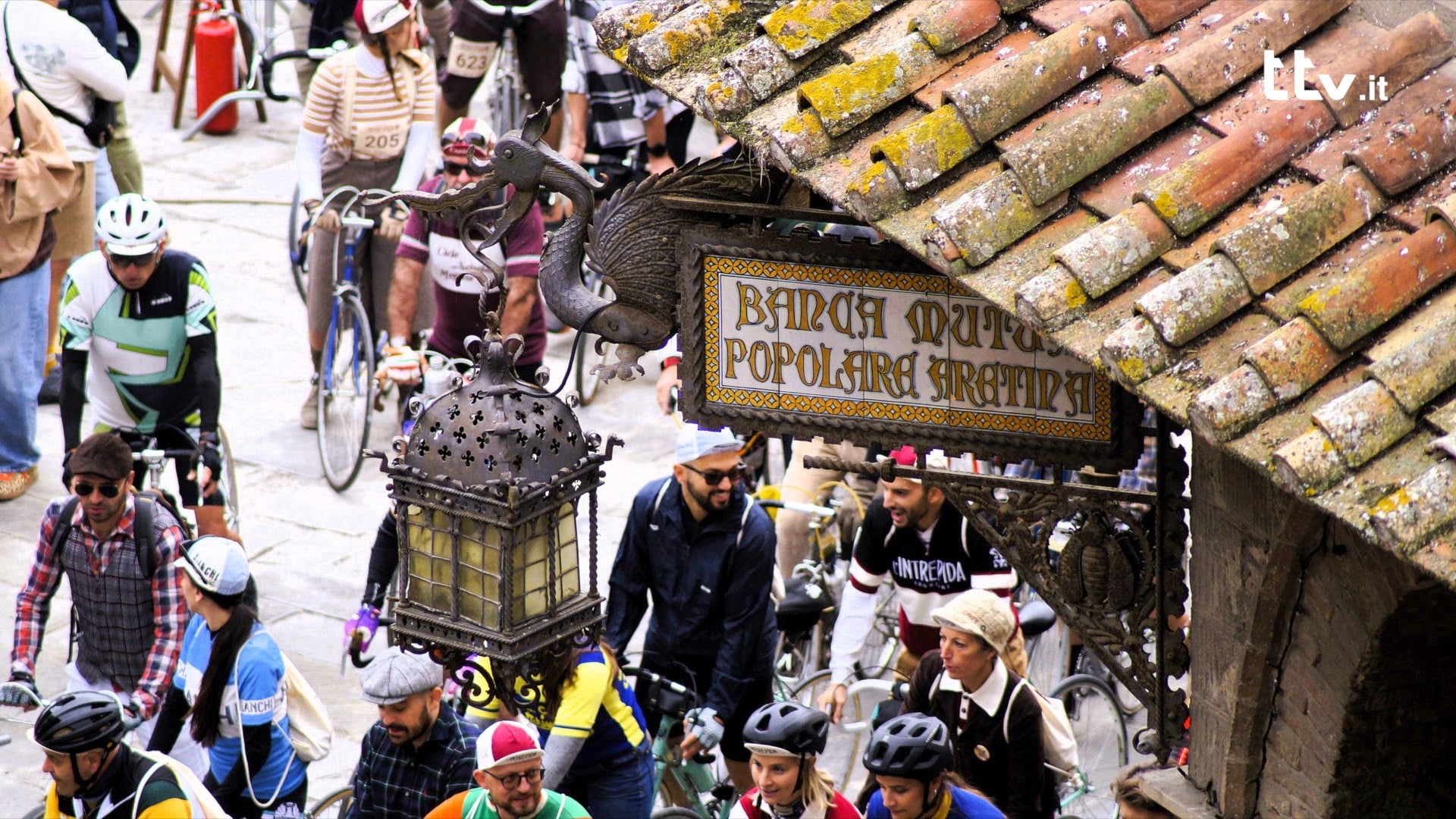Pedalare indietro nel tempo: successo per “L’intrepida” 2026 2 Pedalare indietro nel tempo: successo per “L’intrepida” 2026 - Attualità, Sport | TTV.it